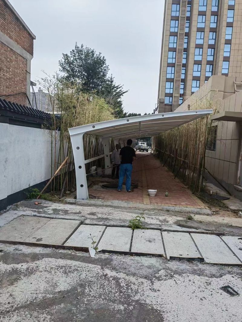 新鄉(xiāng)天安易居小區(qū)膜結構車棚順利完工